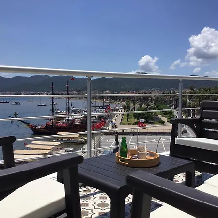 Trea Homes Marina Апартаменты *