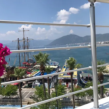 Trea Homes Marina Apartament *